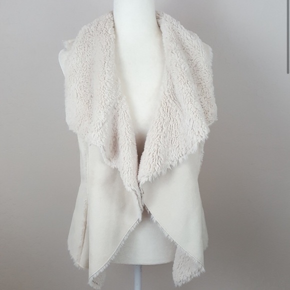 TRADED Knox Rose Sherpa Faux Suede Open Vest - Picture 2 of 4